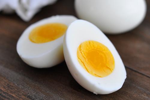 Trứng gà thức phẩm tốt cho mẹ bầu bổ xung can xi cho bé