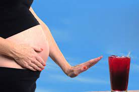 Bà bầu không nên uống đồ uống có chất kích thích, gây ảnh hưởng không tốt đến thai nhi